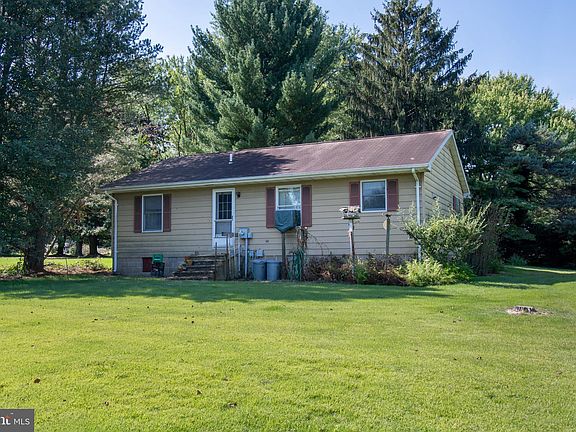 5th image of 208 Central Dr