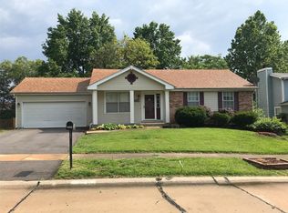 4236 River Oaks Dr, Florissant, MO