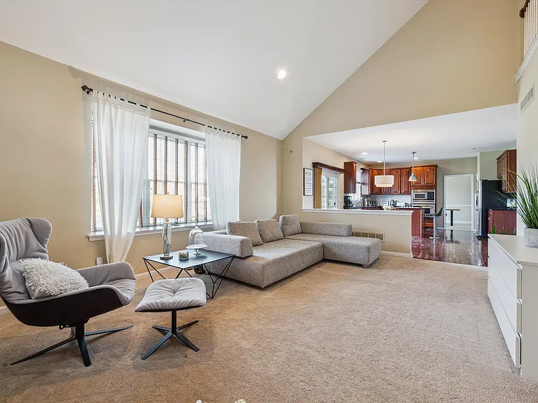 24323 Bellingham Dr — Photo 27
