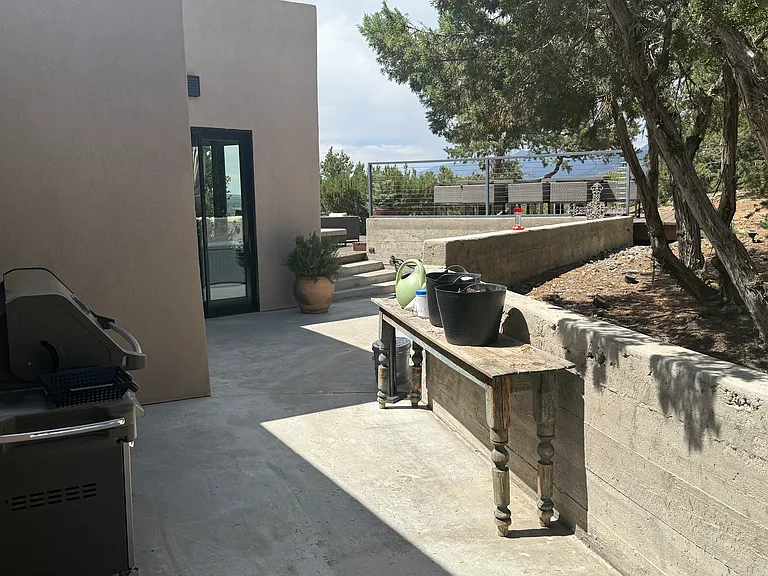 Large natural gas piped BBQ in great condition