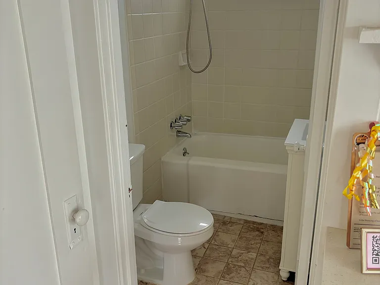 233 W 8th St #233 — Photo 14