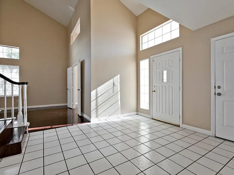 6580 Goldensun Ct — Photo 3