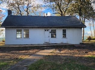 9816 Shorecliff Rd, Angola, NY 14006