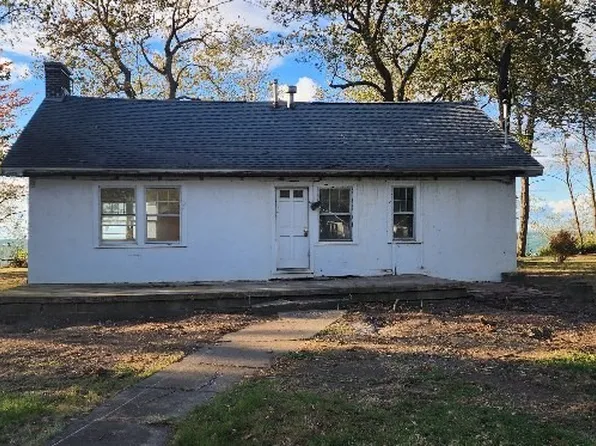 9816 Shorecliff Rd, Angola, NY 14006