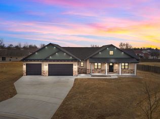 440 Kristy Lee Ct, Green Bay, WI 54311