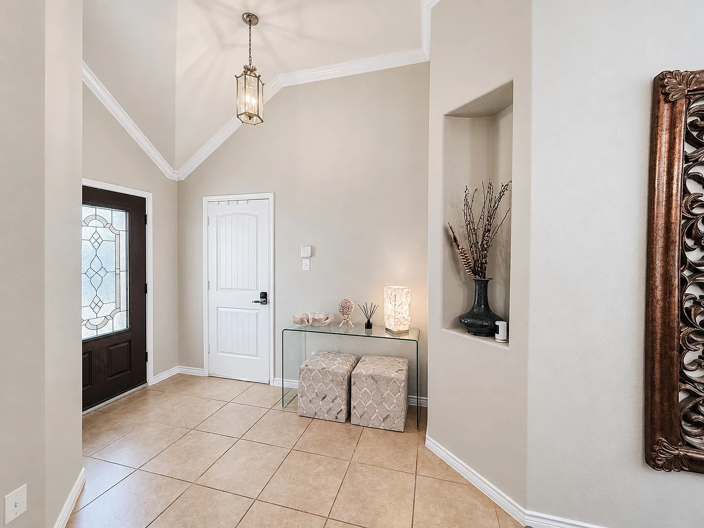 5 bed, 2523 sqft, $3,199 — Photo 4
