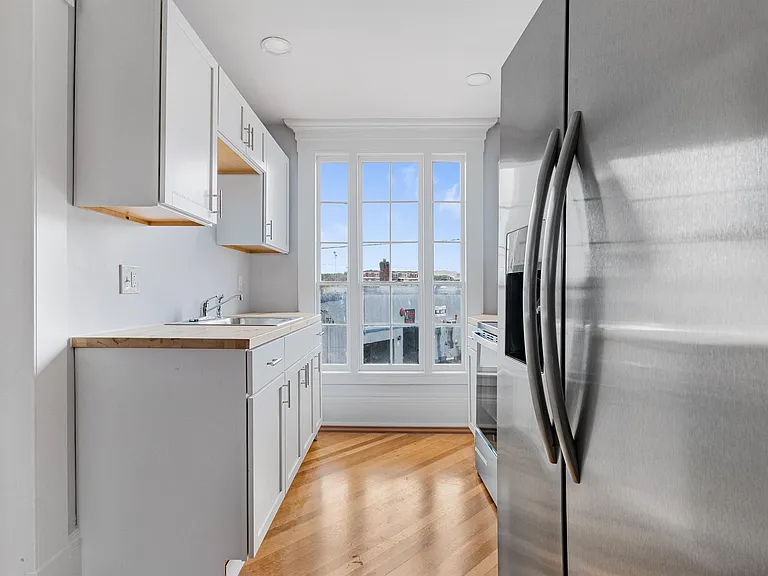 109 Pleasant St #203 — Photo 4