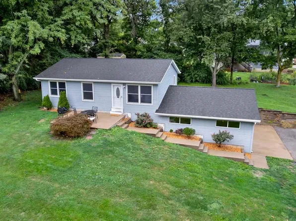 324 Westminster Dr, Saint Peters, MO 63376