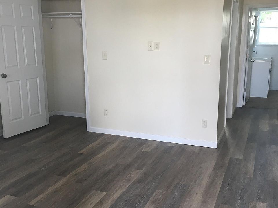 Living room/hallway
