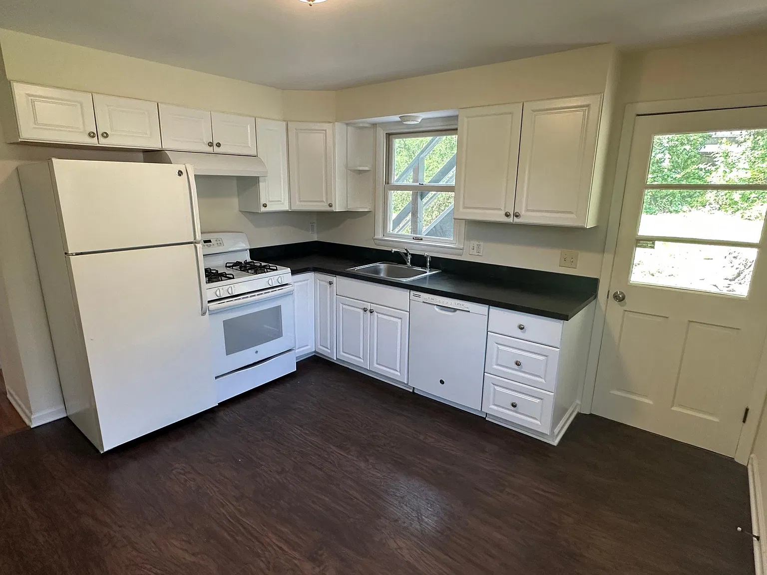 6 Truman Ct — Photo 2
