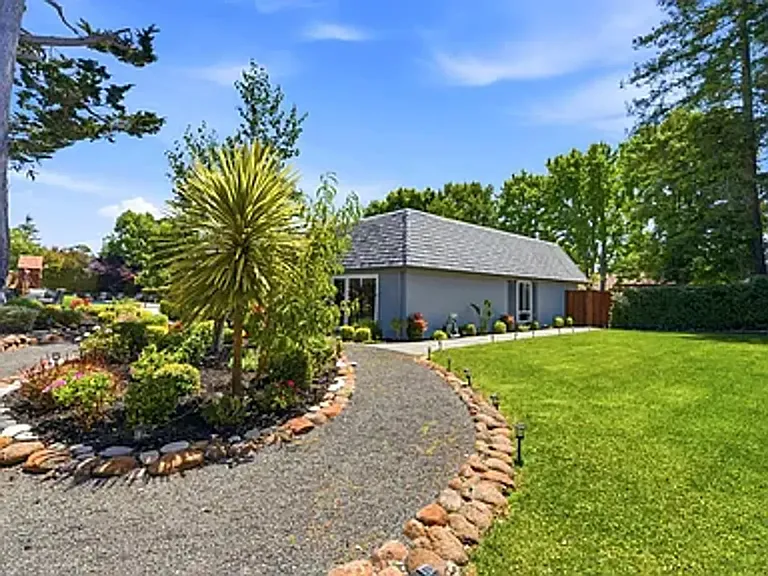 2140 Carmelita Ave — Photo 42