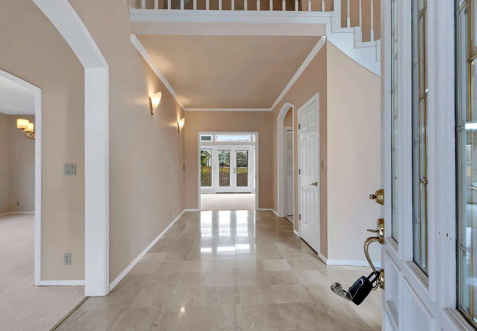 Extravagant Custom Home in Olympia — Photo 3