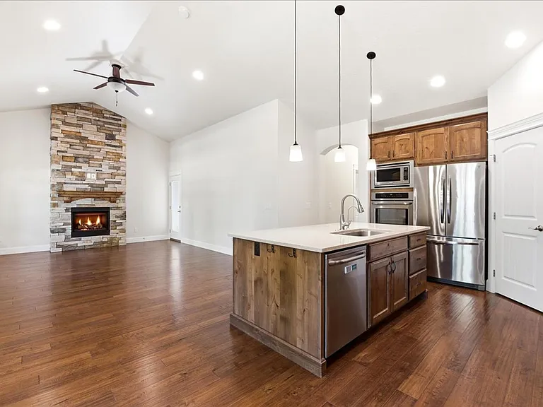 1415 E Summerheights Dr — Photo 13