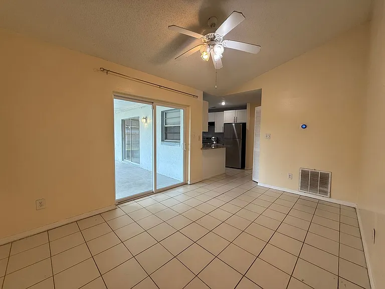 4712 Dandelion Dr — Photo 10