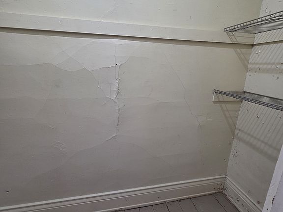 Living Rm walk-in closet