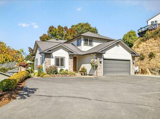 2315 Robertson Crst, Grants Pass, OR 97527