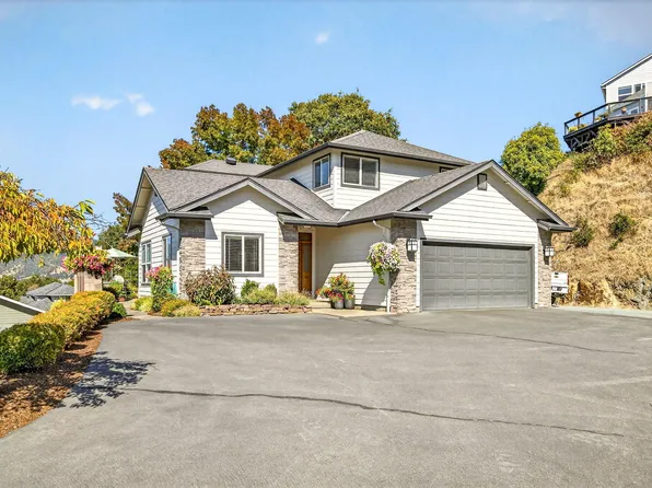 2315 Robertson Crst, Grants Pass, OR 97527