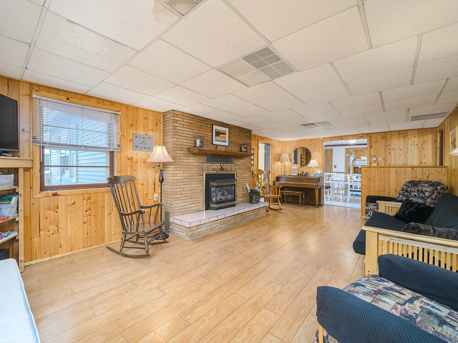 3 bed, 1390 sqft, $2,000 — Photo 2