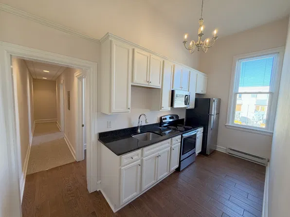 55 S Main St APT 10, Nazareth, PA 18064