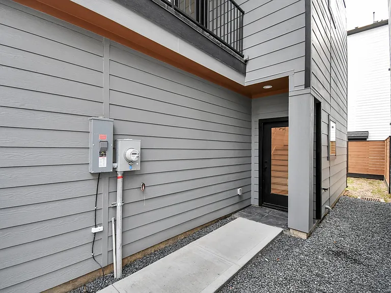 2313 Eagle St — Photo 2