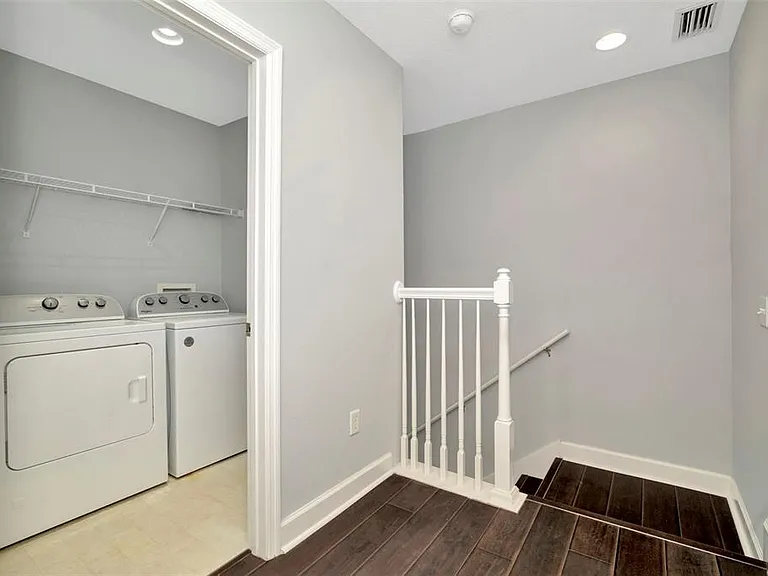 3213 Marcellus Cir — Photo 16