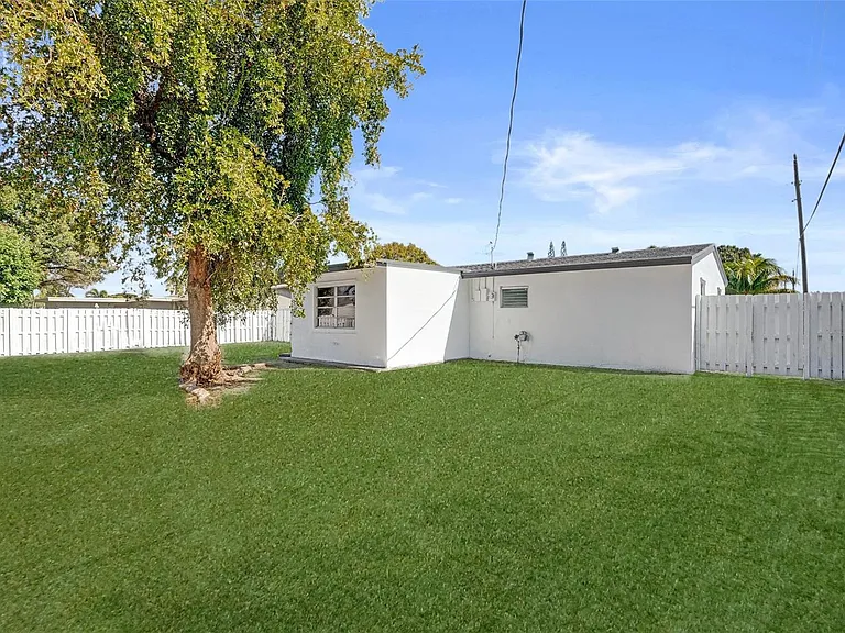 1437 SW 1st Ave — Photo 25