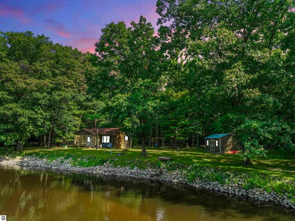 9660 Birch Ln, Evart, MI 49631