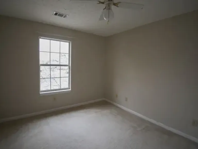 1034 Walesworth Dr — Photo 4