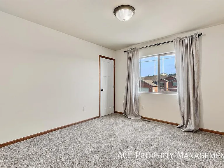 3119 New England St — Photo 9