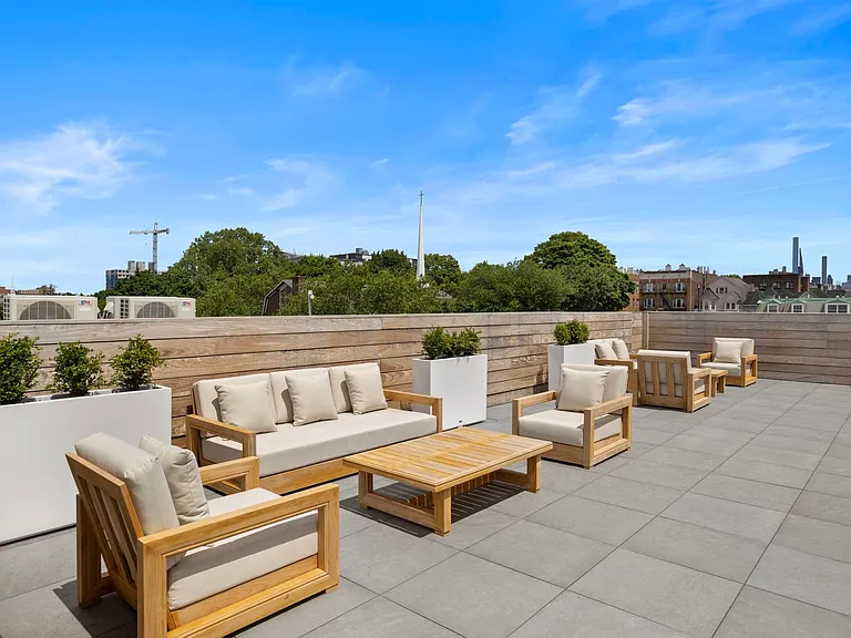 4525 Bergenwood Ave #207 — Photo 22