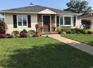 2435 Willoughby Ave, Seaford, NY 11783