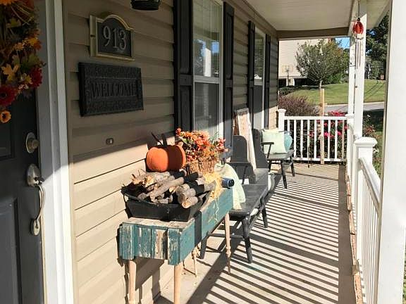 3rd image of 913 Turnberry Dr