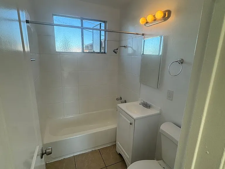 8911 S Figueroa St — Photo 17