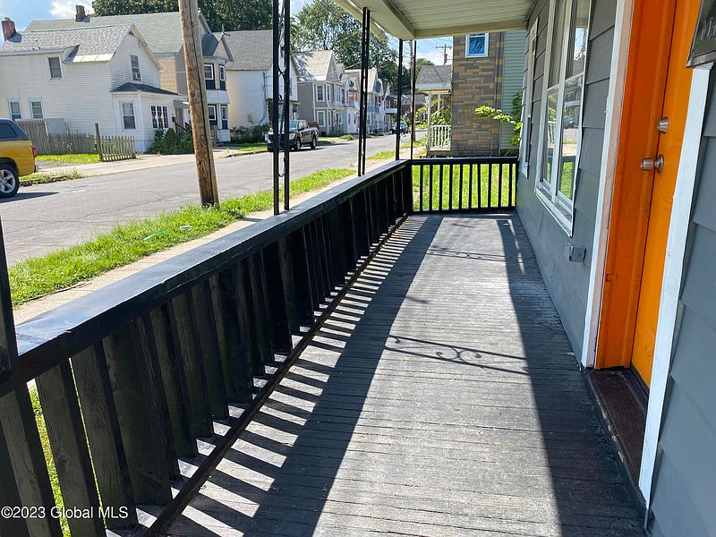 4th image of 923 Strong Street