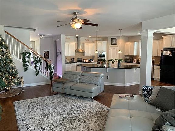 2nd image of 7417 Mercedes Way