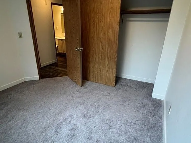 Jefferson Court — Photo 3