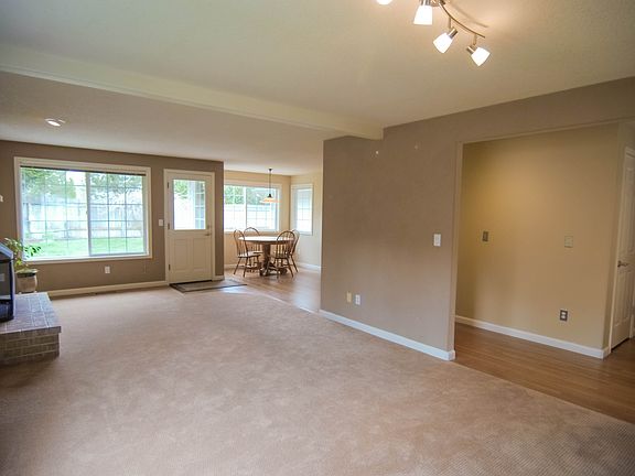 5th image of 15802 NE 27th Cir