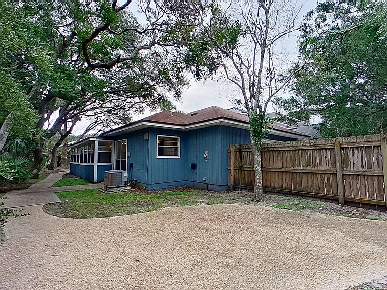 1615 Seminole Rd — Photo 21