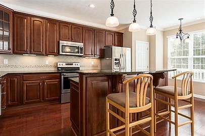 2nd image of 1107 Bluffway Dr #1