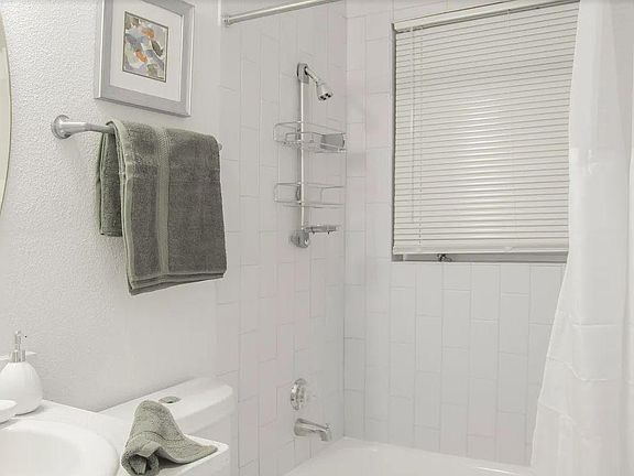 4th image of 4704 Tremont St #4704