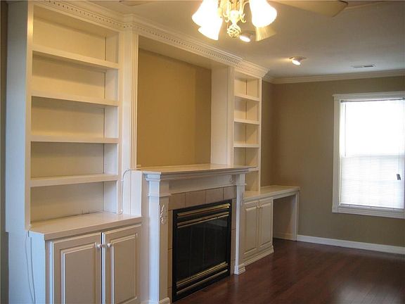 3rd image of 304 Parkcrest Dr