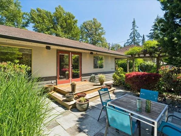 11626 243rd St, Maple Ridge, BC V4R 1M1