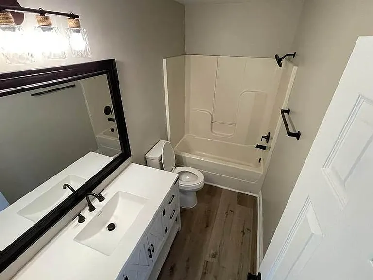 304 Livery Ct — Photo 3