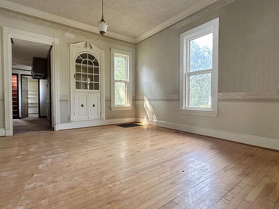 3rd image of 348 S Whiton STREET