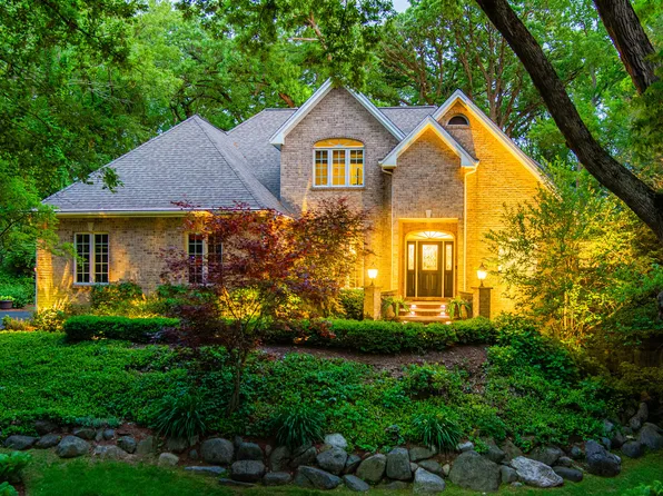 41W877 Hunters Rdg, St Charles, IL 60175