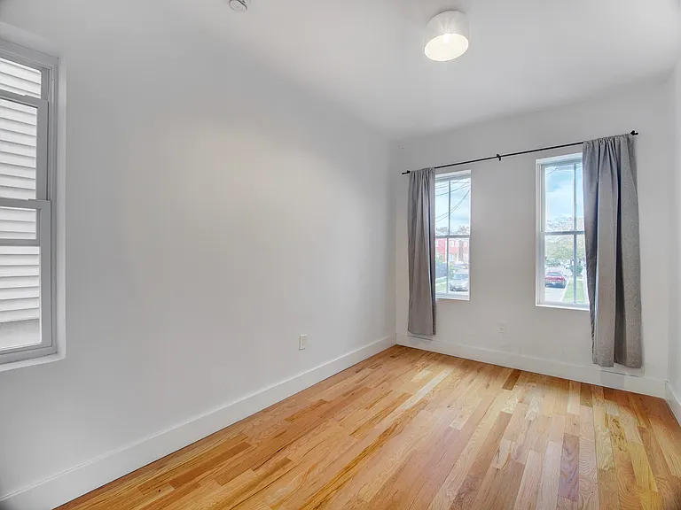 151 Williams Ave #2R — Photo 17