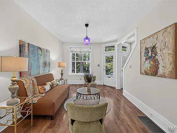 2nd image of 1731 Nicholson Pl