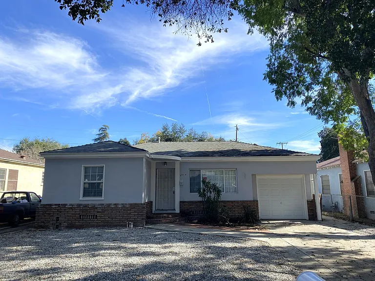 2717 N Crescent Ave — Photo 1