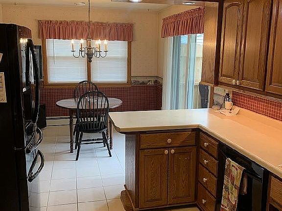 kitchen and breakfast area