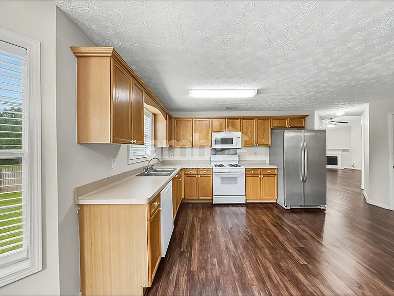1552 Armende Cir — Photo 3